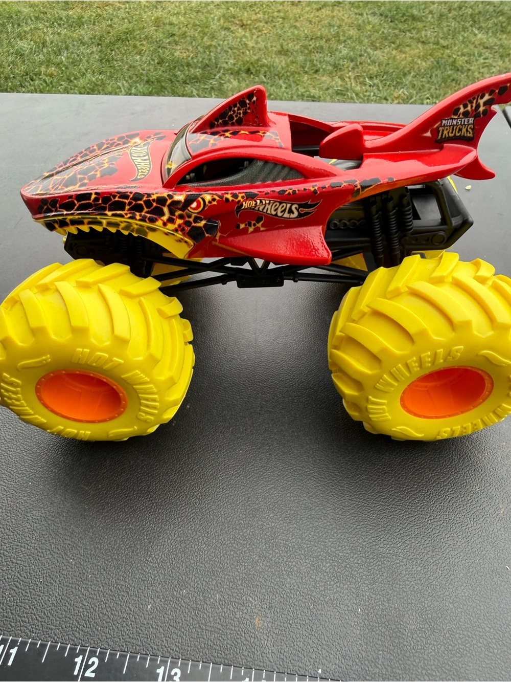 Hot Wheels 2018 LAVA SHARK Red Big Monster Truck Oversized Die-cast 1:24